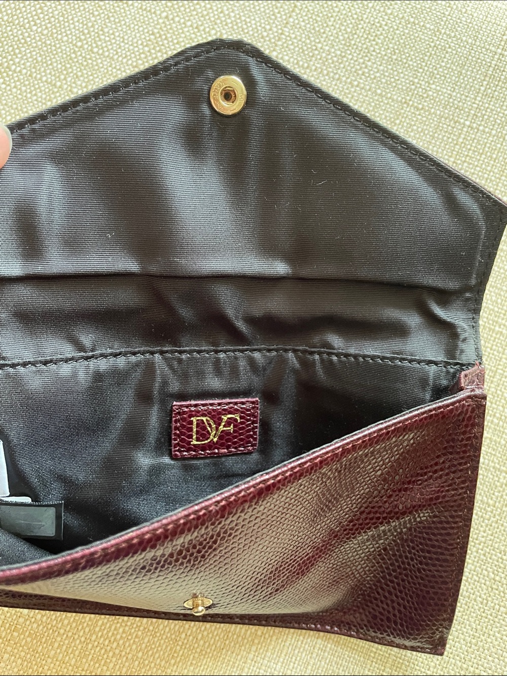 [DVF] Burgundy Lizard-Embossed Leather Envelope Clutch - Picture 3 of 6
